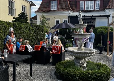 Fest ute på trädgården